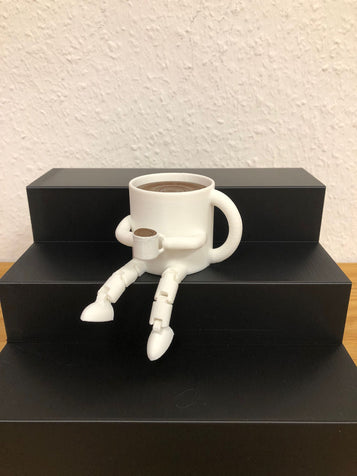 3D Flexi Kaffeetasse mit Tasse in der Hand